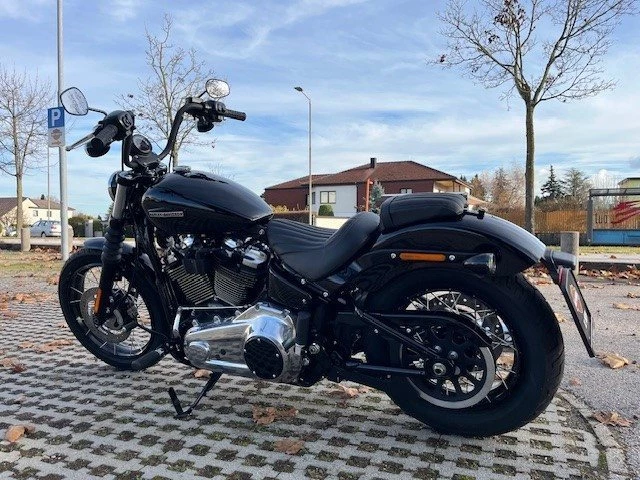 Harley-Davidson Softail Street Bob FXBB (Vivid Black) - Bild 10