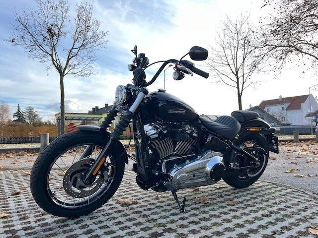Harley-Davidson Softail Street Bob FXBB (Vivid Black) - Bild 11