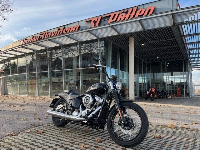 Harley-Davidson Softail Street Bob FXBB (Vivid Black) - Bild 2