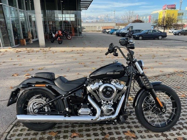 Harley-Davidson Softail Street Bob FXBB (Vivid Black) - Bild 3