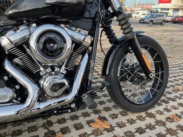 Harley-Davidson Softail Street Bob FXBB (Vivid Black) - Bild 4