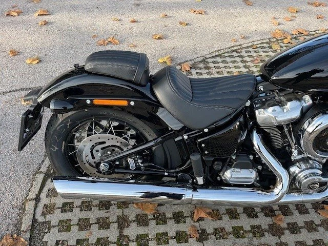 Harley-Davidson Softail Street Bob FXBB (Vivid Black) - Bild 6