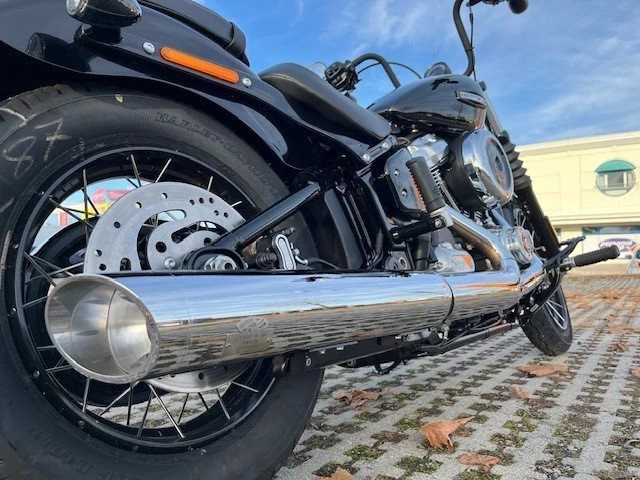 Harley-Davidson Softail Street Bob FXBB (Vivid Black) - Bild 8
