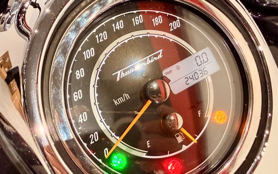 Gebrauchtmotorrad Triumph Thunderbird Commander - Bild 18