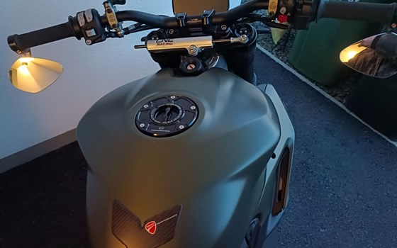 Gebrauchtmotorrad Ducati Streetfighter V2 - Bild 8