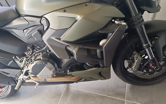 Gebrauchtmotorrad Ducati Streetfighter V2 - Bild 9