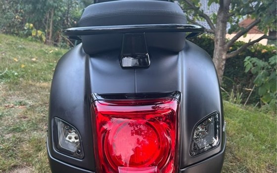 Gebrauchtmotorrad Vespa GTS 300 Super Notte - Bild 2