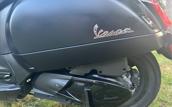 Gebrauchtmotorrad Vespa GTS 300 Super Notte - Bild 1