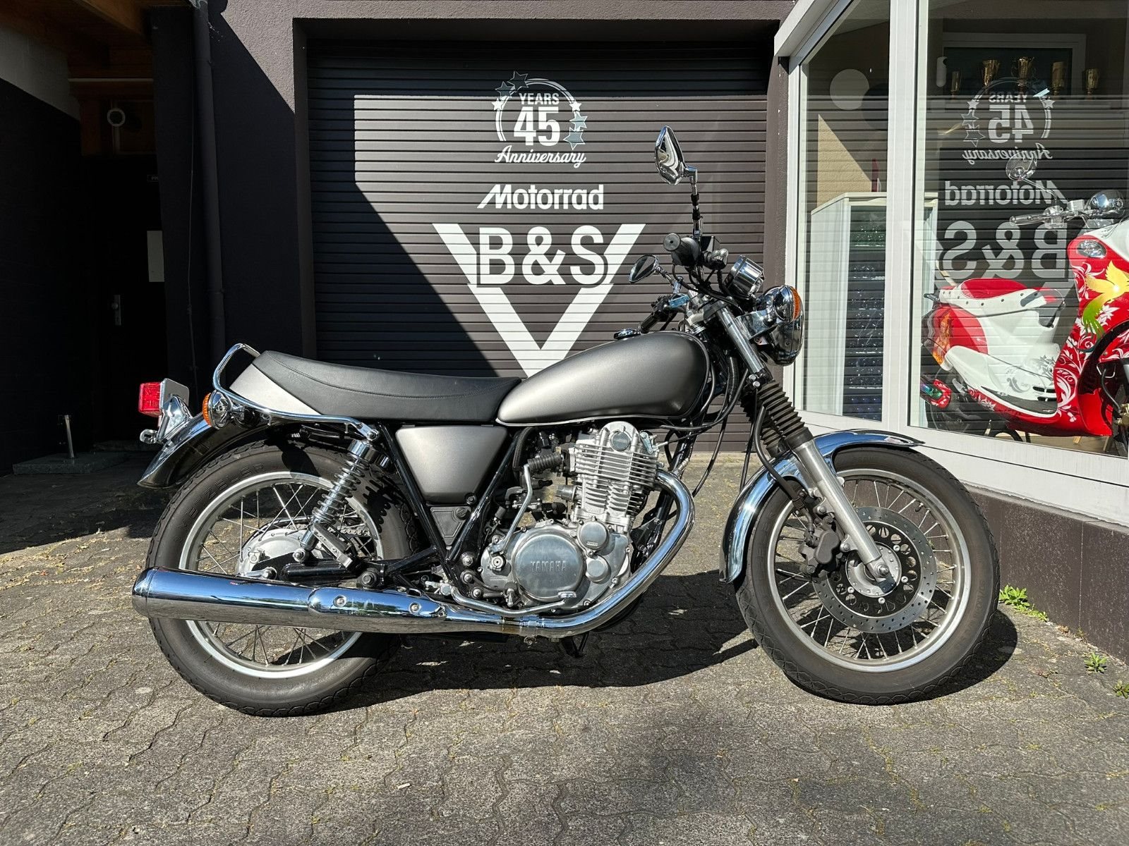 Yamaha SR 400 