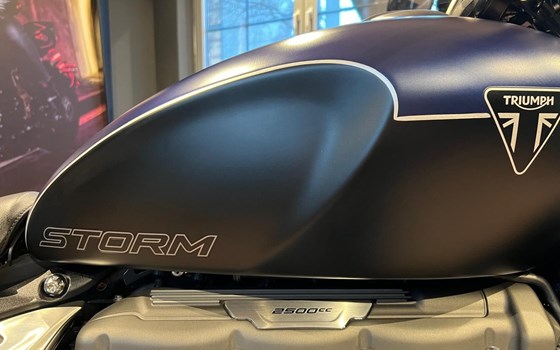 Gebrauchtmotorrad Triumph Rocket 3 Storm R - Bild 12