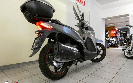 Gebrauchtmotorrad Honda SH300i - Bild 3
