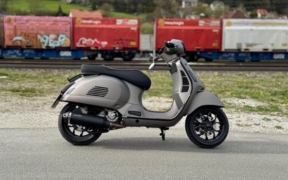Gebrauchtmotorrad Vespa GTS 300 hpe Super Tech - Bild 1