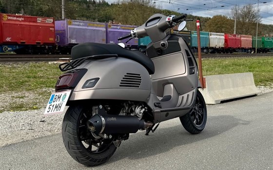 Gebrauchtmotorrad Vespa GTS 300 hpe Super Tech - Bild 3