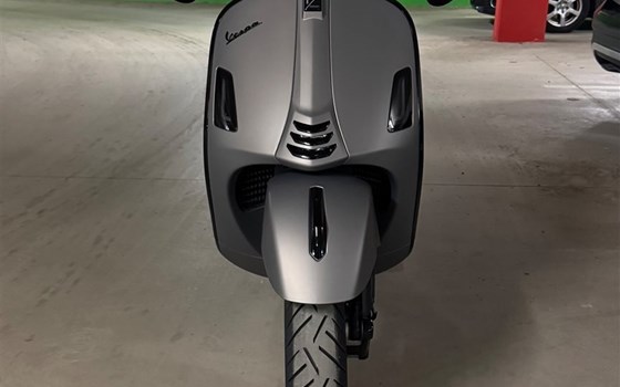 Gebrauchtmotorrad Vespa GTS 300 hpe Super Tech - Bild 7