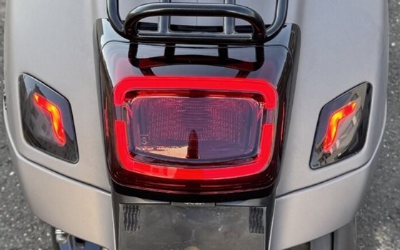 Gebrauchtmotorrad Vespa GTS 300 hpe Super Tech - Bild 8