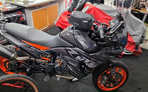 Gebrauchtmotorrad KTM 890 SMT - Bild 7