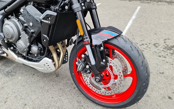 Neufahrzeug Triumph Trident 660 Triple Tribute - Bild 3