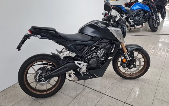 Gebrauchtmotorrad Honda CB125R - Bild 2