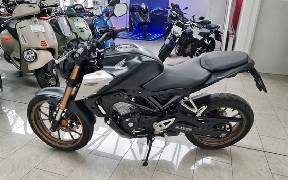 Gebrauchtmotorrad Honda CB125R - Bild 3