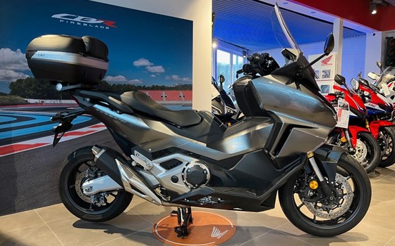 Gebrauchtmotorrad Honda Forza 750 - Bild 3
