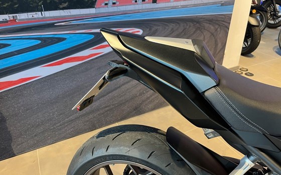 Gebrauchtmotorrad Honda CB650R E-Clutch - Bild 6