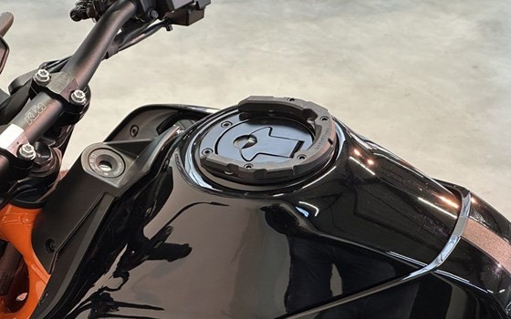 Gebrauchtmotorrad KTM 890 Duke R - Bild 13