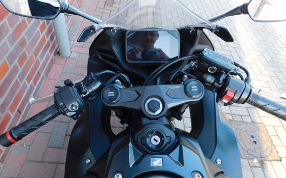 Gebrauchtmotorrad Honda CBR650R E-Clutch - Bild 12