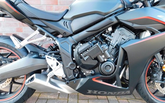 Gebrauchtmotorrad Honda CBR650R E-Clutch - Bild 19