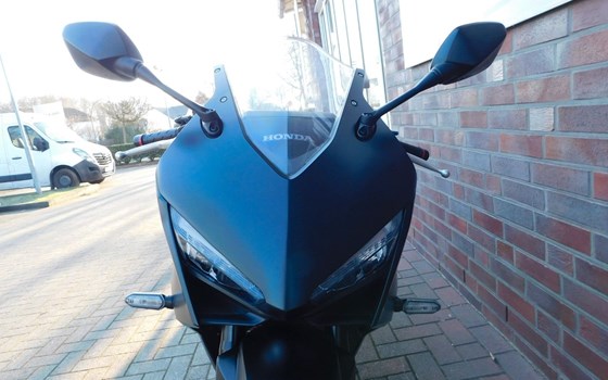 Gebrauchtmotorrad Honda CBR650R E-Clutch - Bild 6