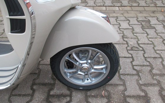 Neufahrzeug Vespa GTS 125 - Bild 13