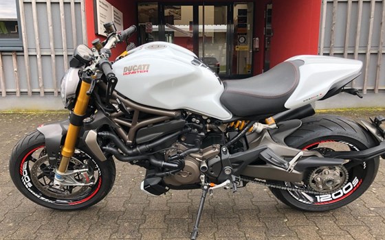 Gebrauchtmotorrad Ducati Monster 1200 S - Bild 1