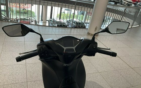 Gebrauchtmotorrad Honda SH125i - Bild 6