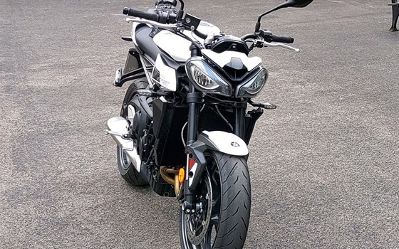 Gebrauchtmotorrad Triumph Street Triple 765 R - Bild 4