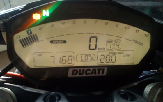 Gebrauchtmotorrad Ducati Monster 821 Dark - Bild 3