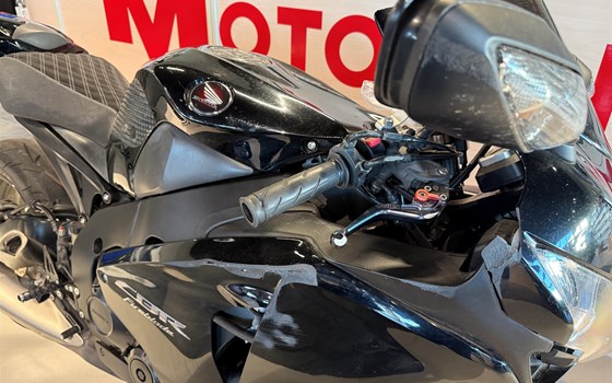 Gebrauchtmotorrad Honda CBR1000RR Fireblade - Bild 16