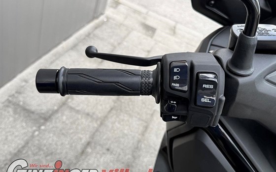 Gebrauchtmotorrad Yamaha XMAX 300 - Bild 11