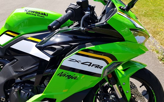 Neufahrzeug Kawasaki Ninja ZX-4RR - Bild 9