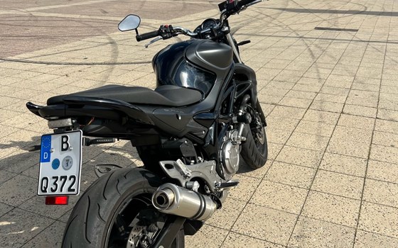 Gebrauchtmotorrad Suzuki SFV 650 Gladius - Bild 1