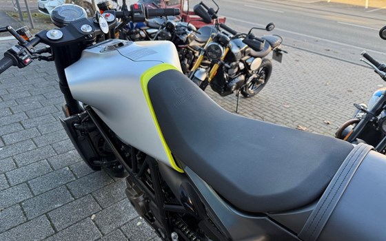 Gebrauchtmotorrad Husqvarna Vitpilen 701 - Bild 4