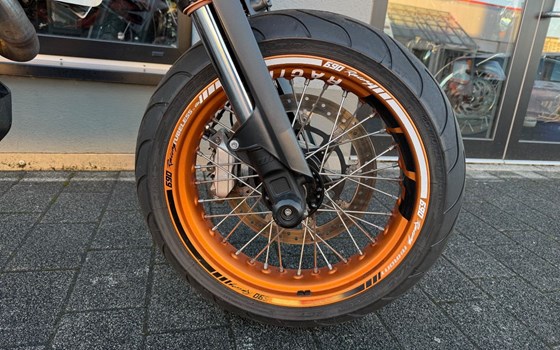 Gebrauchtmotorrad KTM 690 SMC R - Bild 7