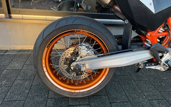 Gebrauchtmotorrad KTM 690 SMC R - Bild 8