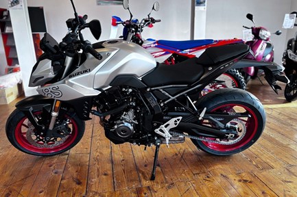 Suzuki GSX-8S