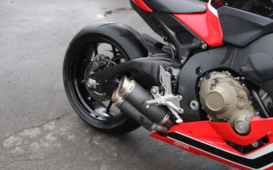 Gebrauchtmotorrad Honda CBR1000RR Fireblade - Bild 8