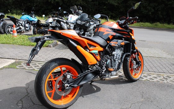 Gebrauchtmotorrad KTM 890 Duke GP - Bild 4