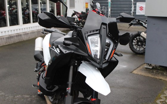 Gebrauchtmotorrad KTM 890 SMT - Bild 11