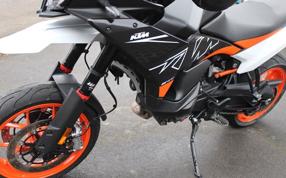 Gebrauchtmotorrad KTM 890 SMT - Bild 12
