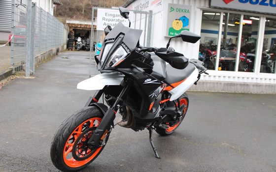 Gebrauchtmotorrad KTM 890 SMT - Bild 2