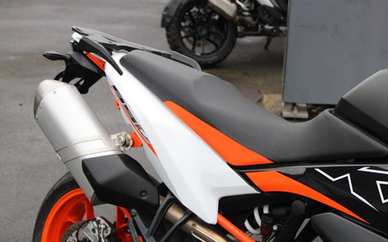 Gebrauchtmotorrad KTM 890 SMT - Bild 8