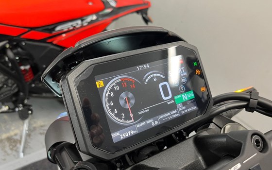 Gebrauchtmotorrad Honda CB 1000 R - Bild 8