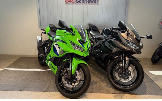 Neufahrzeug Kawasaki Ninja ZX-4RR - Bild 1